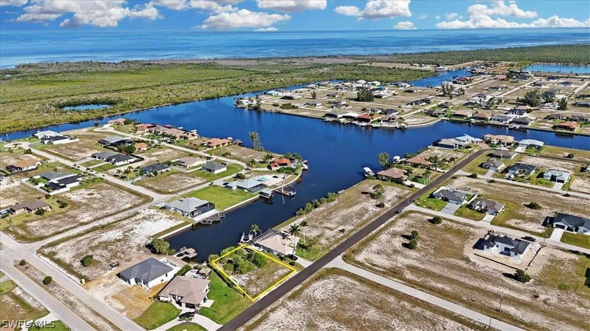 3208 NW 45th Place, Cape Coral, FL 33993 photo 2