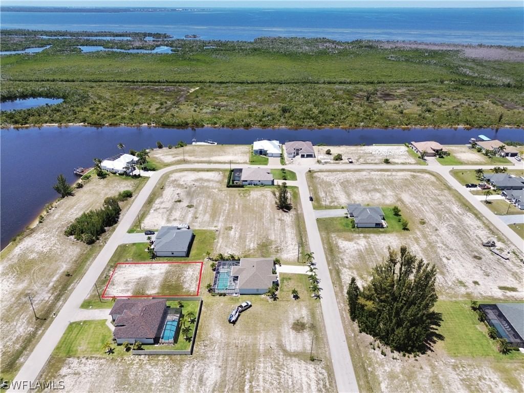 4624 NW 33rd Lane, Cape Coral, FL 33993 photo 2