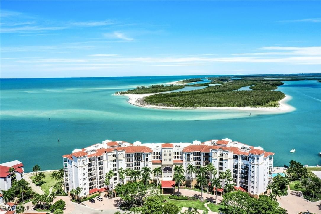 700 La Peninsula Boulevard #401, Naples, FL 34113 photo 2
