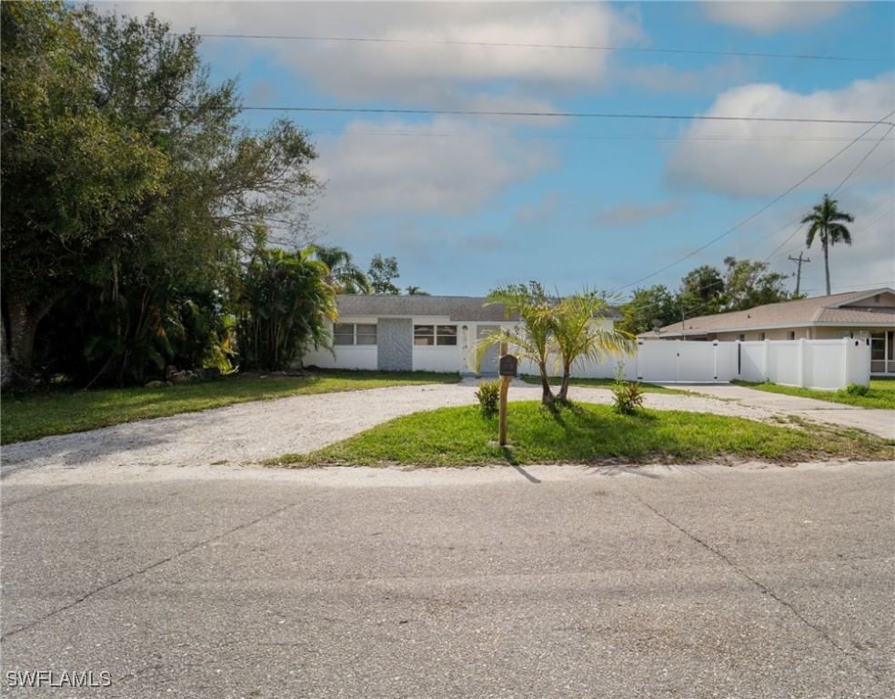 60 Cardinal Drive, North Fort Myers, FL 33917 photo 5