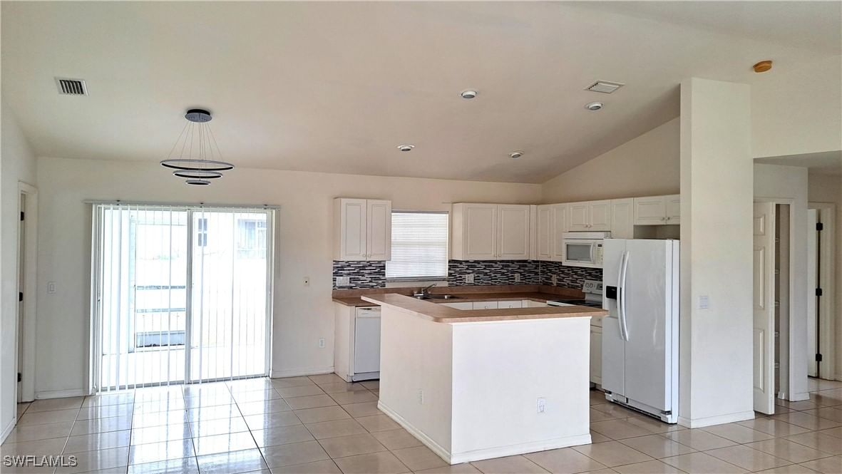 518 Kingsbury Lane, Lehigh Acres, FL 33974 photo 4