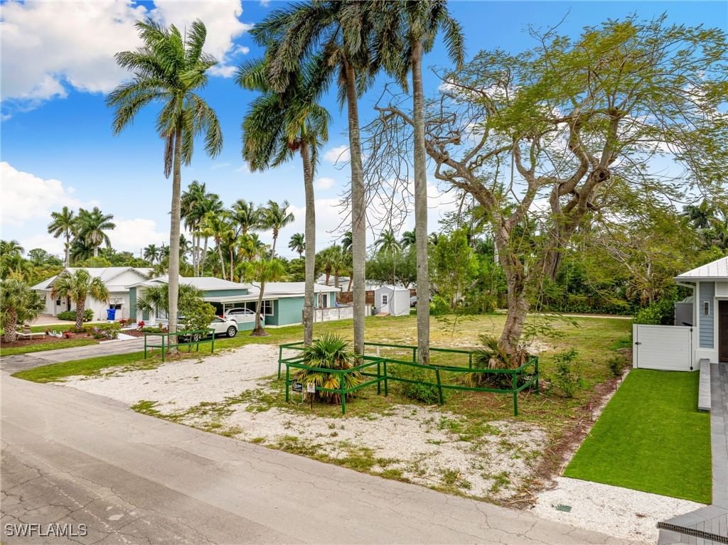 1084 Broad Avenue N, Naples, FL 34102 photo 3