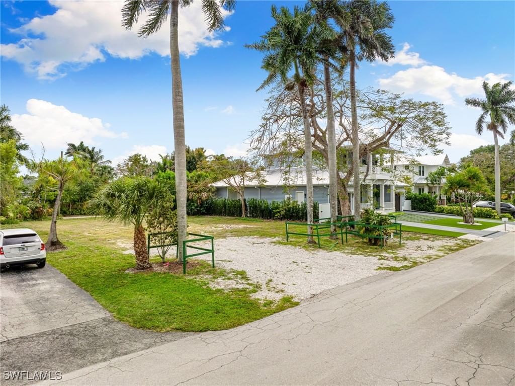 1084 Broad Avenue N, Naples, FL 34102 photo 4