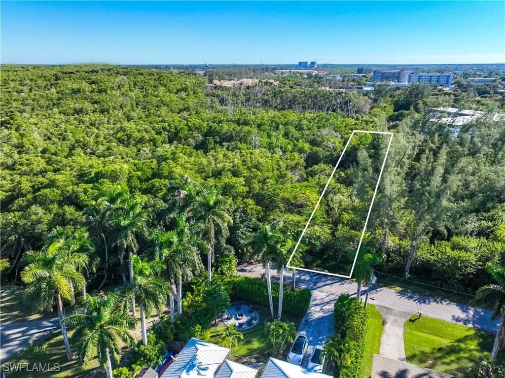 1552 Bembury Drive, Naples, FL 34102 photo 2