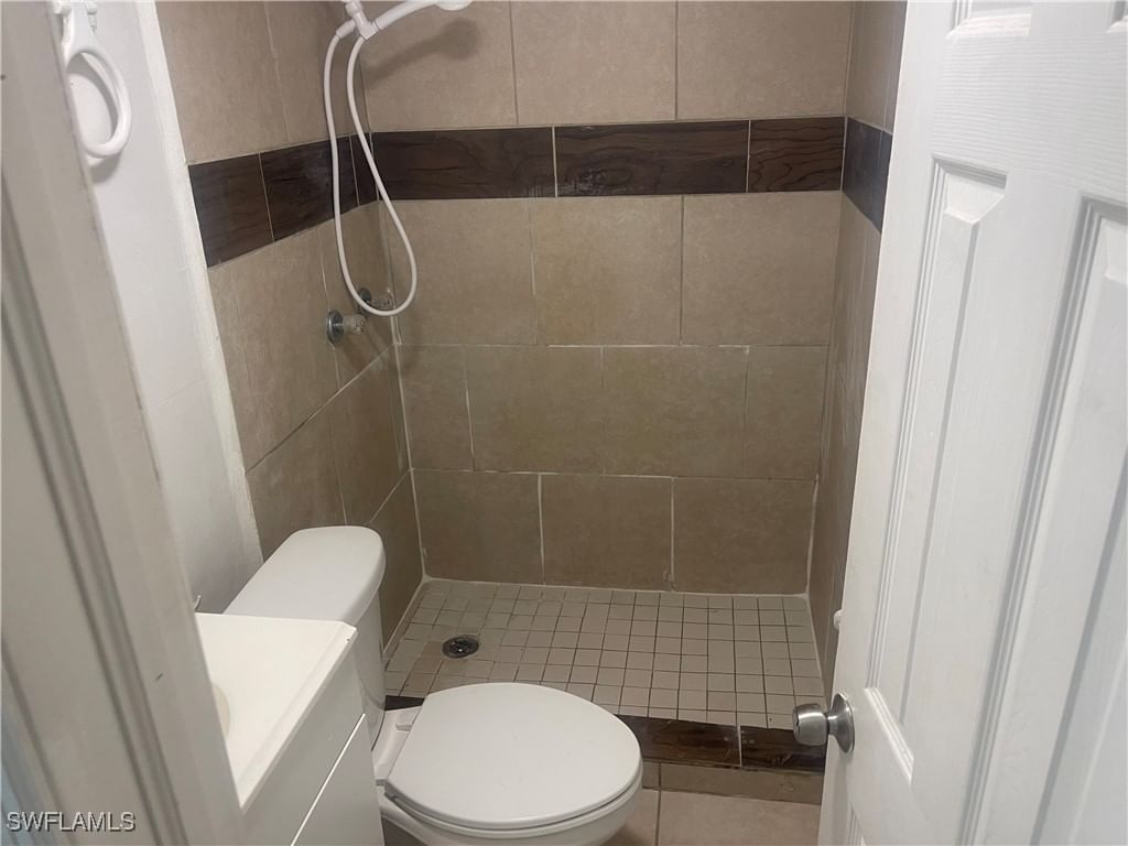 327 Ellis Street, North Fort Myers, FL 33903 photo 2