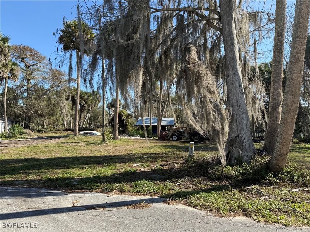 1129 Martin Boulevard, Moore Haven, FL 33471 photo 4