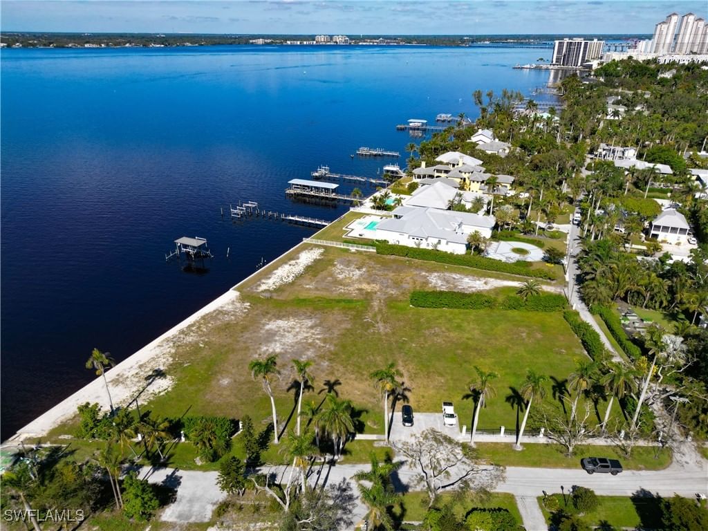 1301 Poinciana Avenue, Fort Myers, FL 33901 photo 4