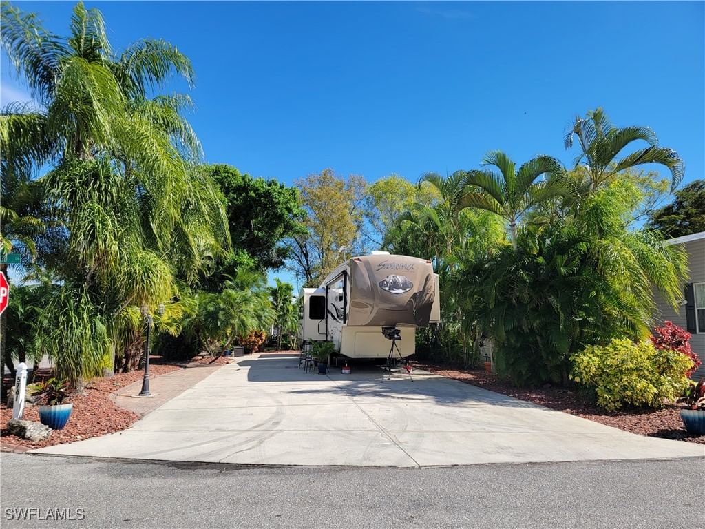 5761 Brightwood Drive, Fort Myers, FL 33905 photo 2