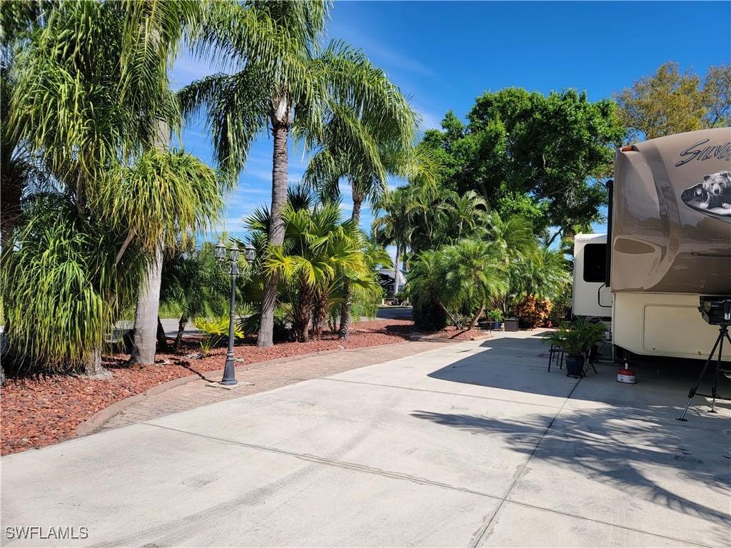 5761 Brightwood Drive, Fort Myers, FL 33905 photo 3