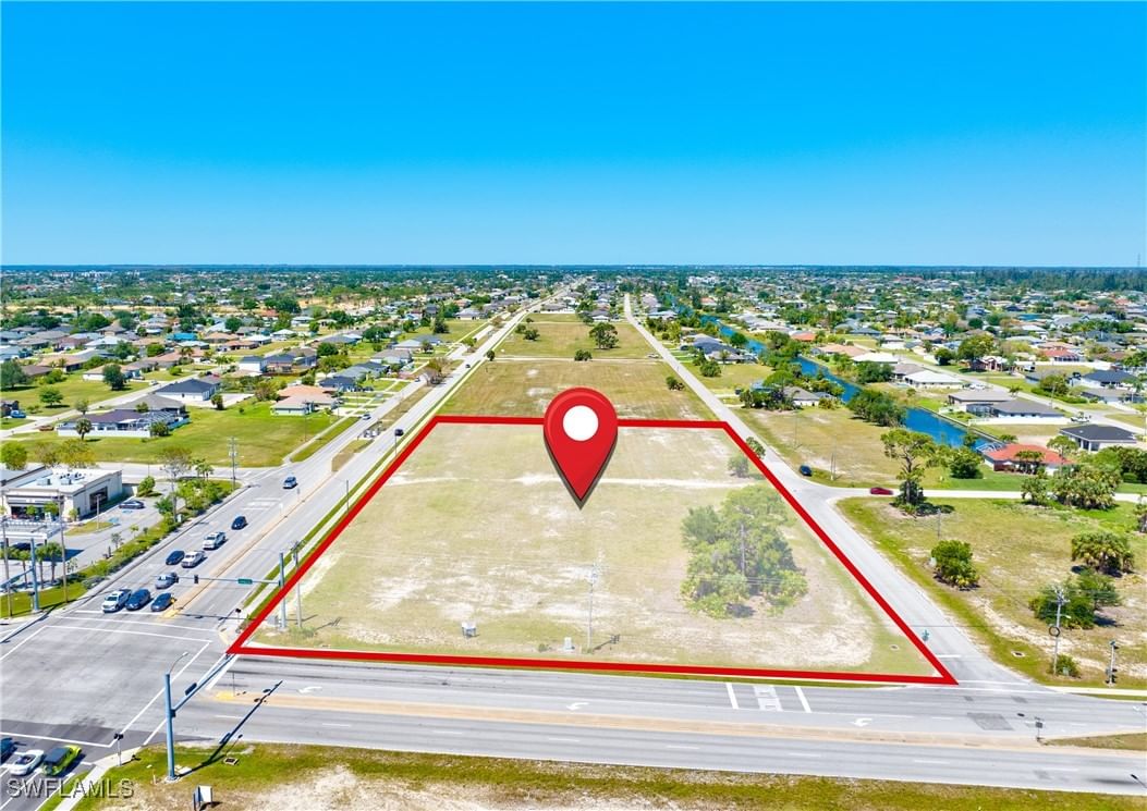 815 Trafalgar Parkway W, Cape Coral, FL 33991 photo 2