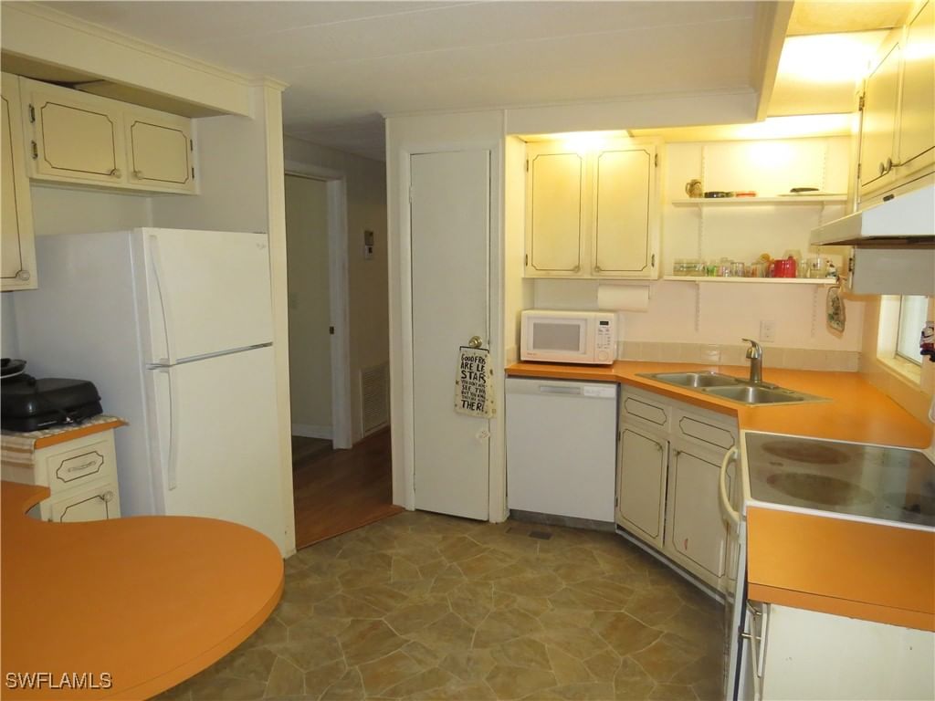 705 Blackburn Boulevard, North Port, FL 34287 photo 3