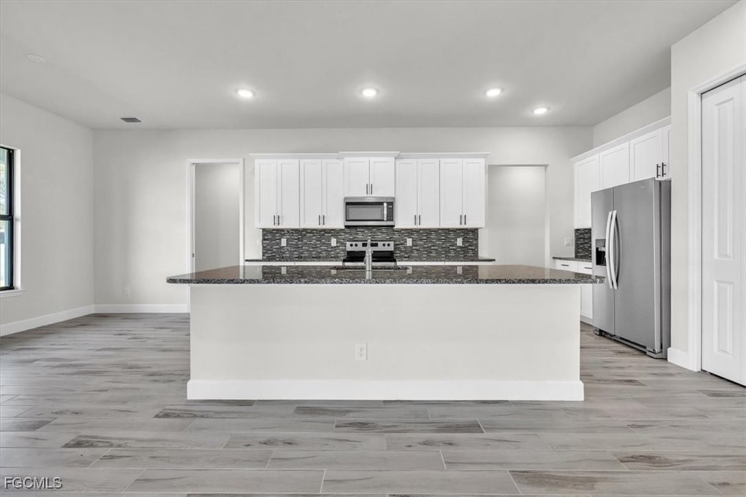 459 NE 2nd Place, Cape Coral, FL 33909 photo 5
