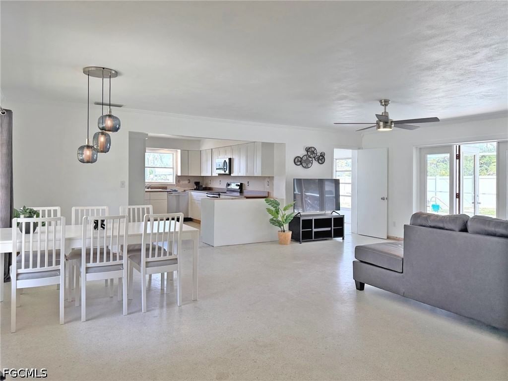 5201 Pocatella Court, Cape Coral, FL 33904 photo 4