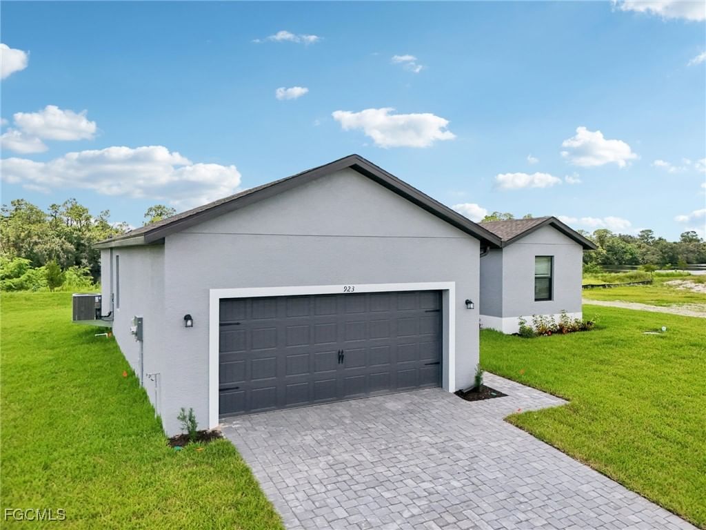 923 Admiral Bull Halsey Avenue, Labelle, FL 33935 photo 3