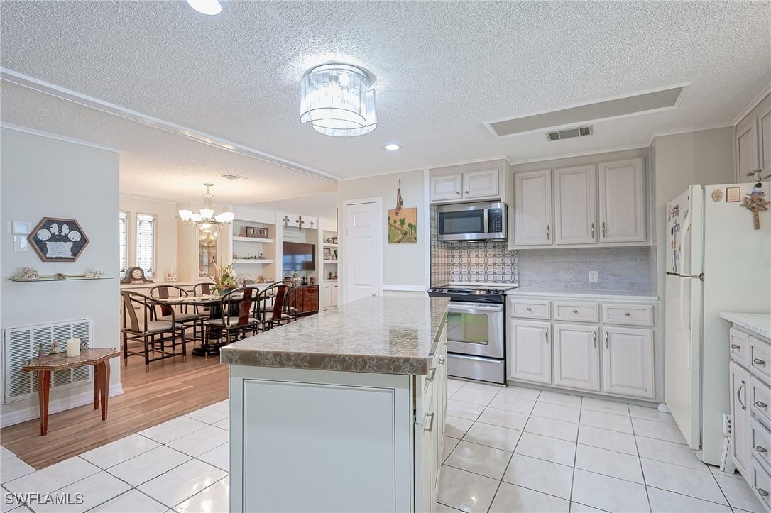 149 Kim Drive #149, Naples, FL 34104 photo 4