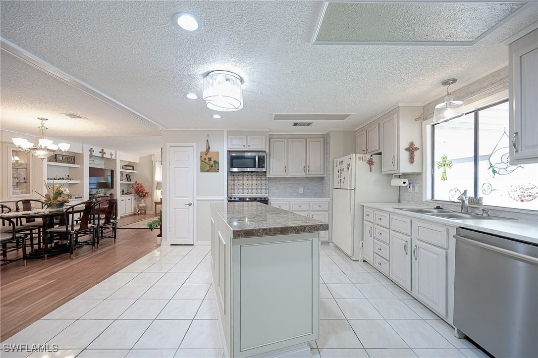 149 Kim Drive #149, Naples, FL 34104 photo 5