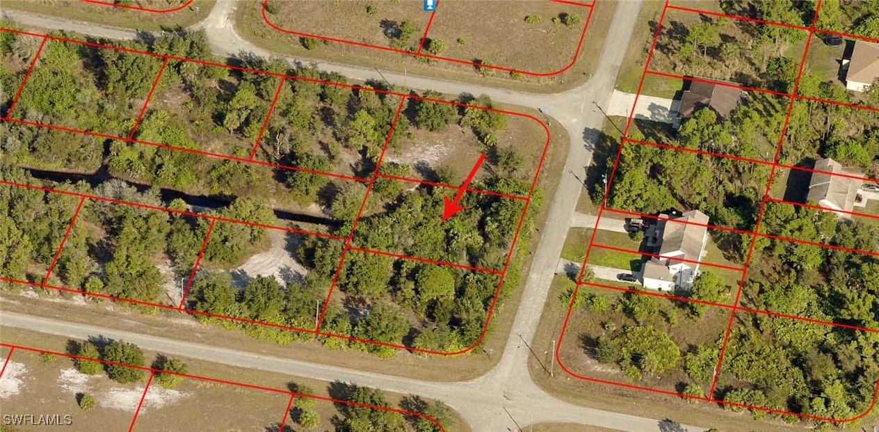 392 Carrillon Avenue S, Lehigh Acres, FL 33974 photo 3