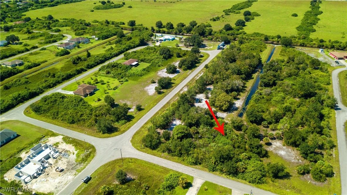 392 Carrillon Avenue S, Lehigh Acres, FL 33974 photo 4