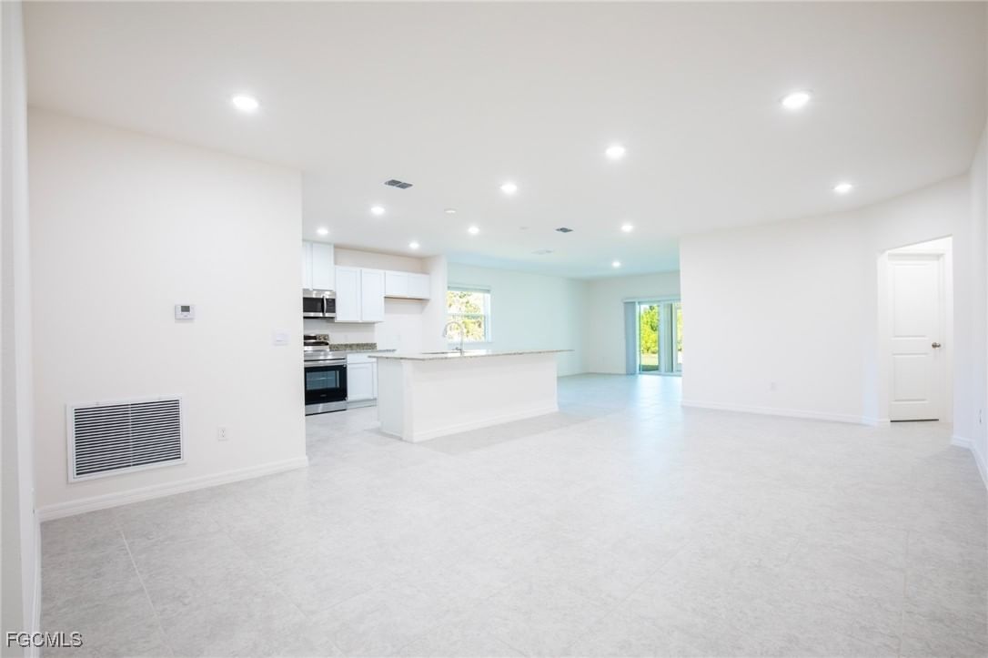 407 SW 19th Avenue, Cape Coral, FL 33991 photo 2
