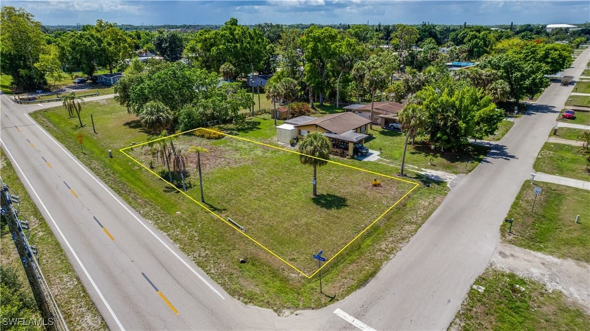 335 Ottumwa Avenue, Fort Myers, FL 33905 photo 2