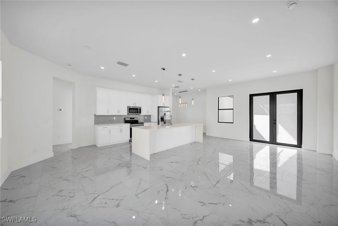 404 SW 28th Place, Cape Coral, FL 33991 photo 4