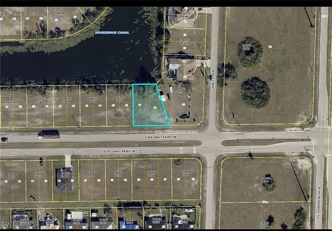 2437 Diplomat Parkway W, Cape Coral, FL 33993 photo 2