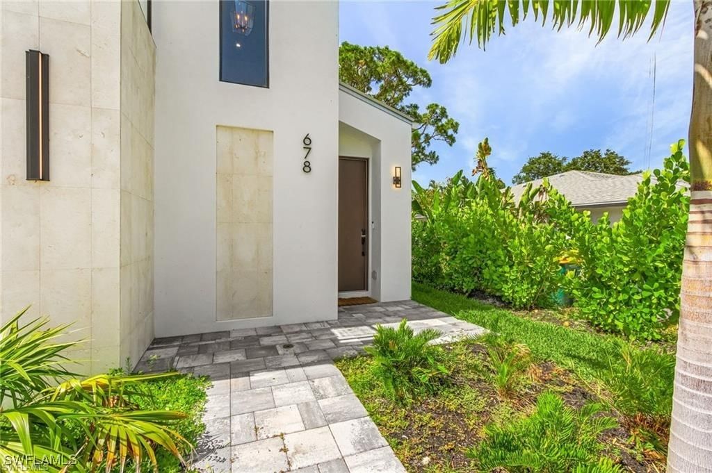 678 95th Avenue N, Naples, FL 34108 photo 2