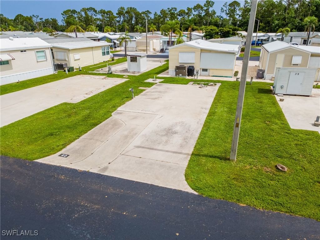 40 La Fonda Lane, North Fort Myers, FL 33903 photo 3