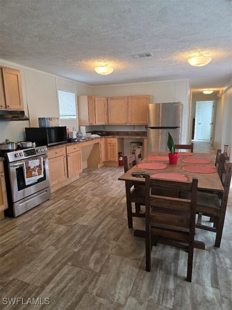 8385 Marx Drive, North Fort Myers, FL 33917 photo 3