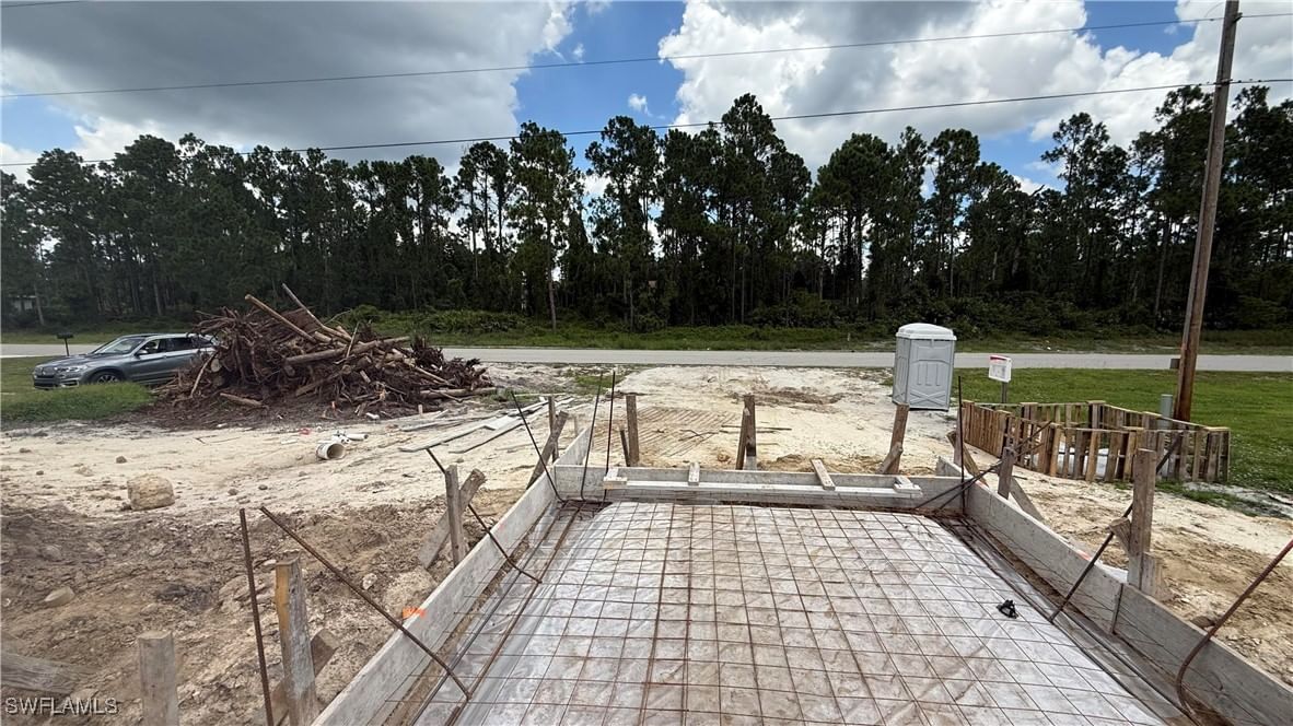 1077 Jaguar Boulevard, Lehigh Acres, FL 33974 photo 4