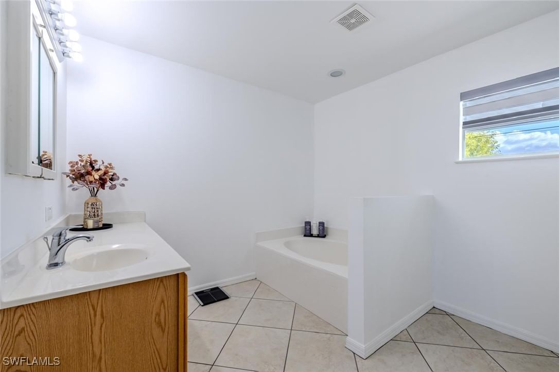 326 NE 10th Terrace, Cape Coral, FL 33909 photo 5