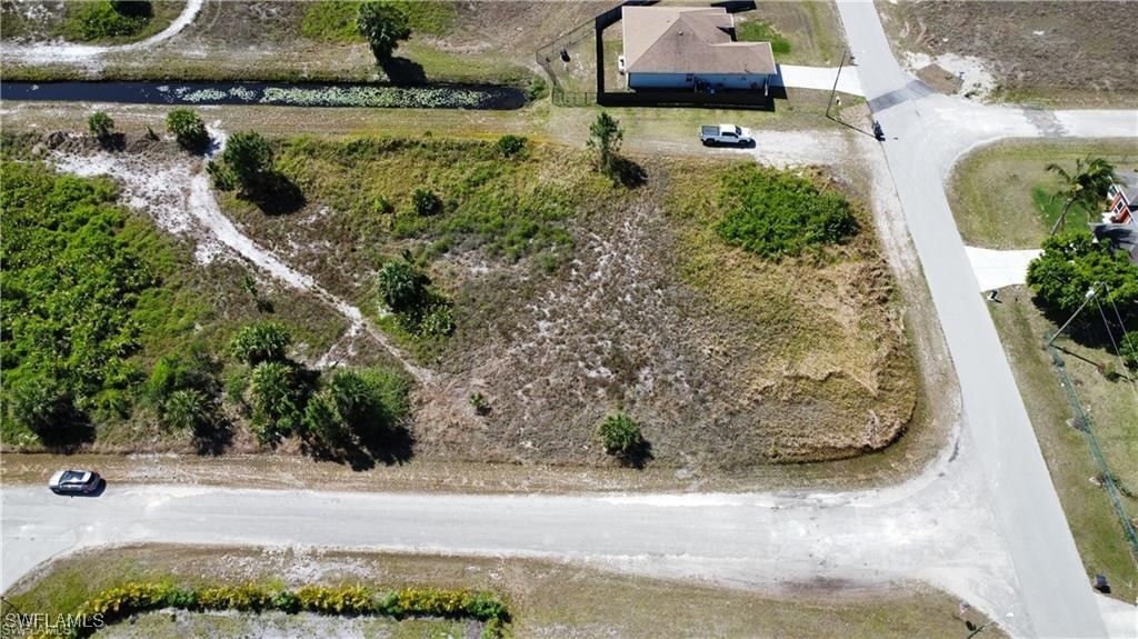 927 Marilyn Avenue S, Lehigh Acres, FL 33974 photo 2