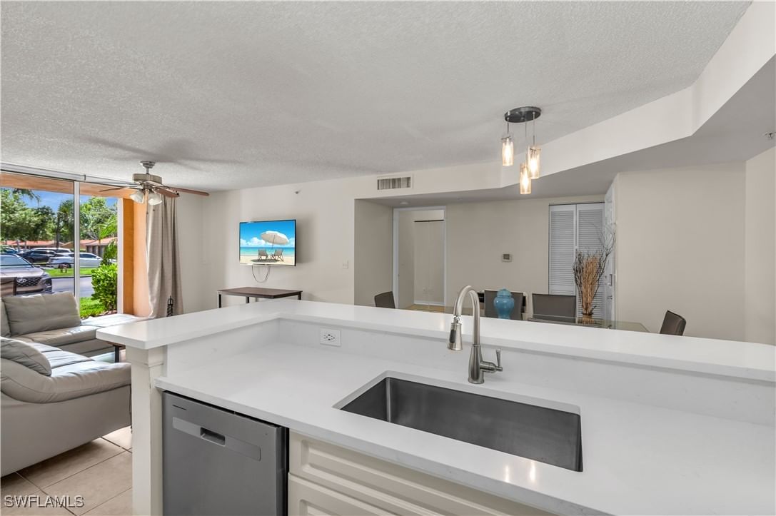 1230 Wildwood Lakes Boulevard #105, Naples, FL 34104 photo 2