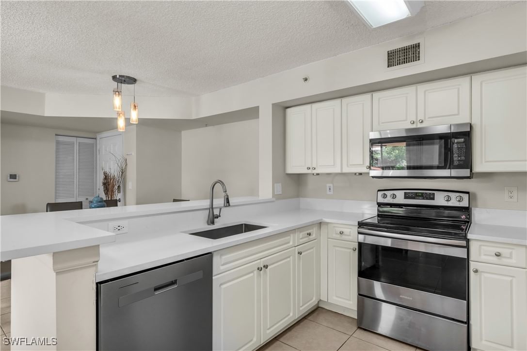 1230 Wildwood Lakes Boulevard #105, Naples, FL 34104 photo 3
