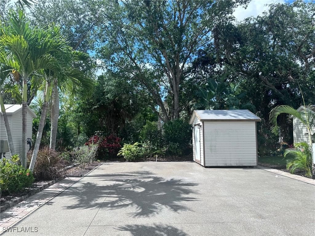1602 Diamond Lake Circle, Naples, FL 34114 photo 4
