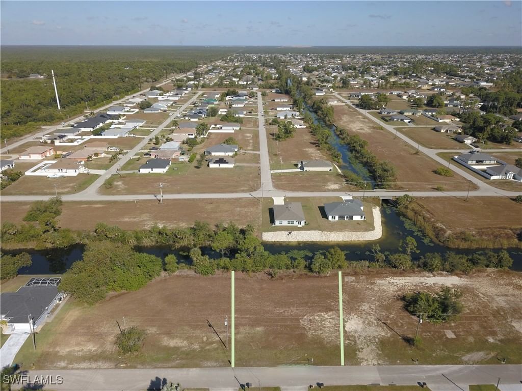 825 NE 32nd Terrace, Cape Coral, FL 33909 photo 3