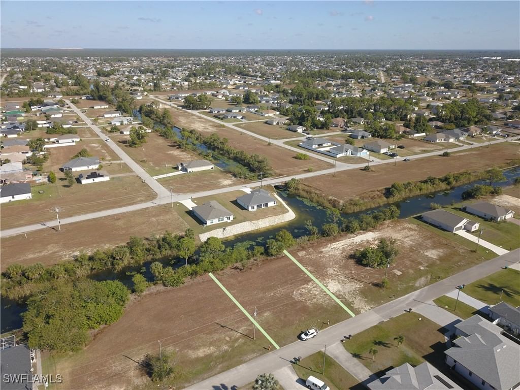 825 NE 32nd Terrace, Cape Coral, FL 33909 photo 4