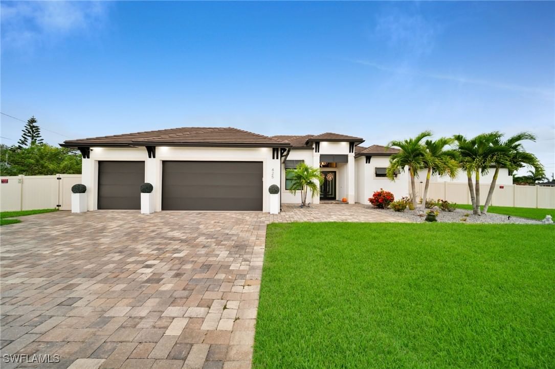 425 SE 15th Street, Cape Coral, FL 33990 photo 2