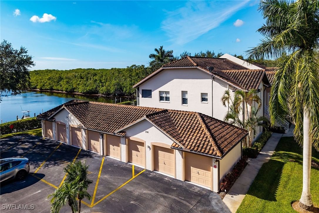 290 Newport Drive #107, Naples, FL 34114 photo 4