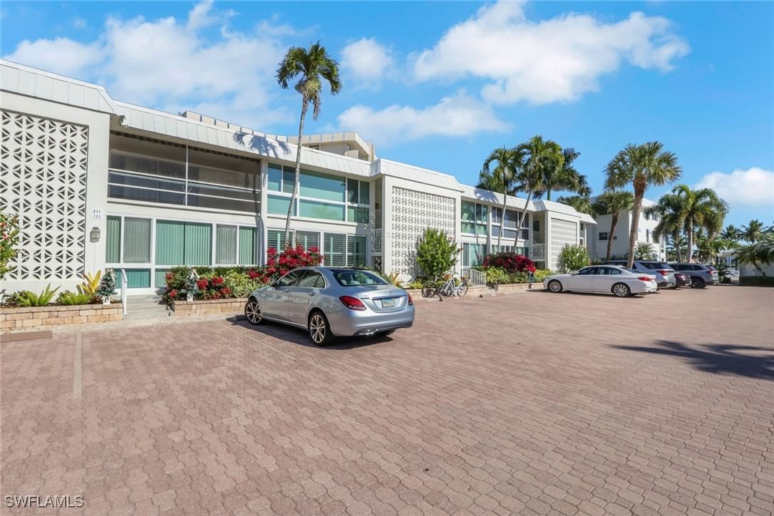2100 Gulf Shore Boulevard N #113, Naples, FL 34102 photo 4