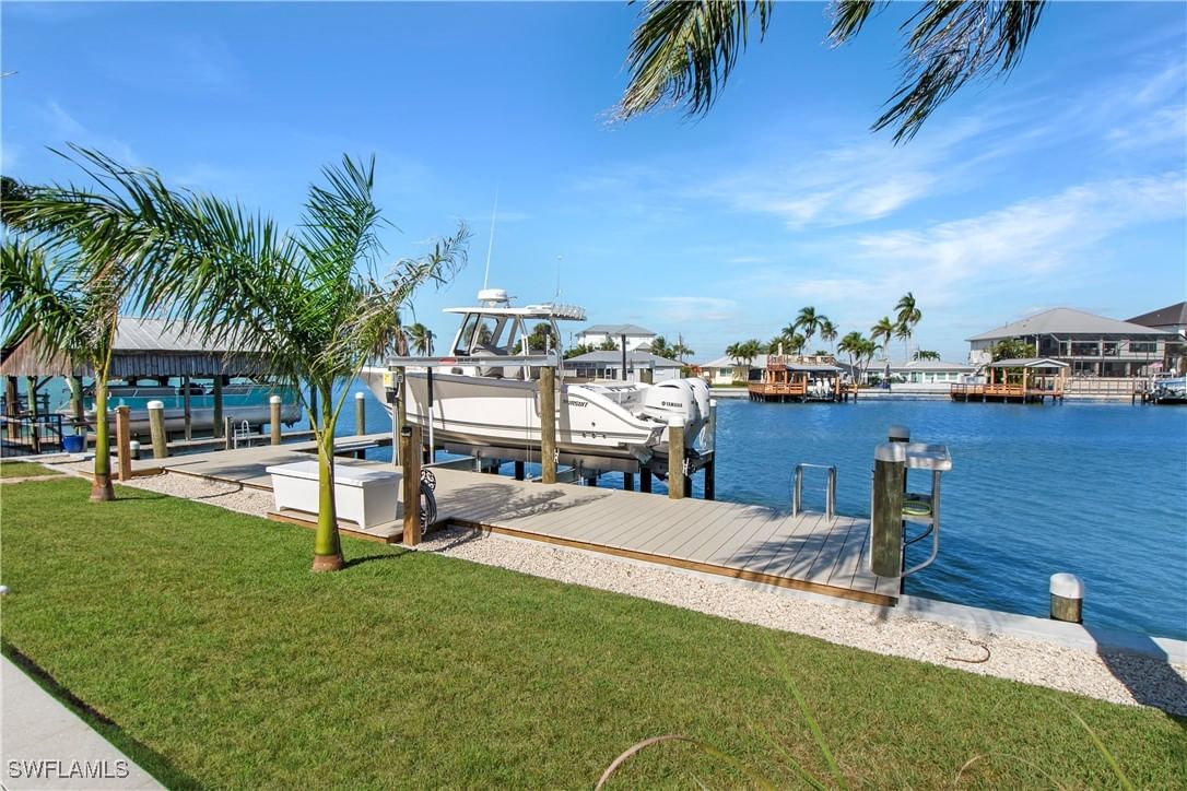 190 Tahiti Circle, Naples, FL 34113 photo 4