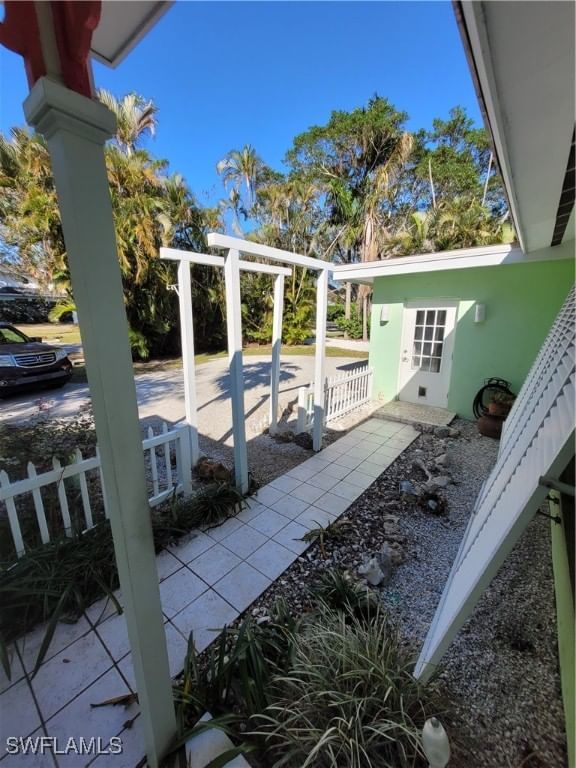 870 Forest Avenue, Naples, FL 34102 photo 2