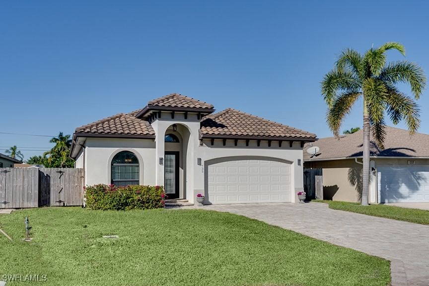 735 99th Avenue N, Naples, FL 34108 photo 2