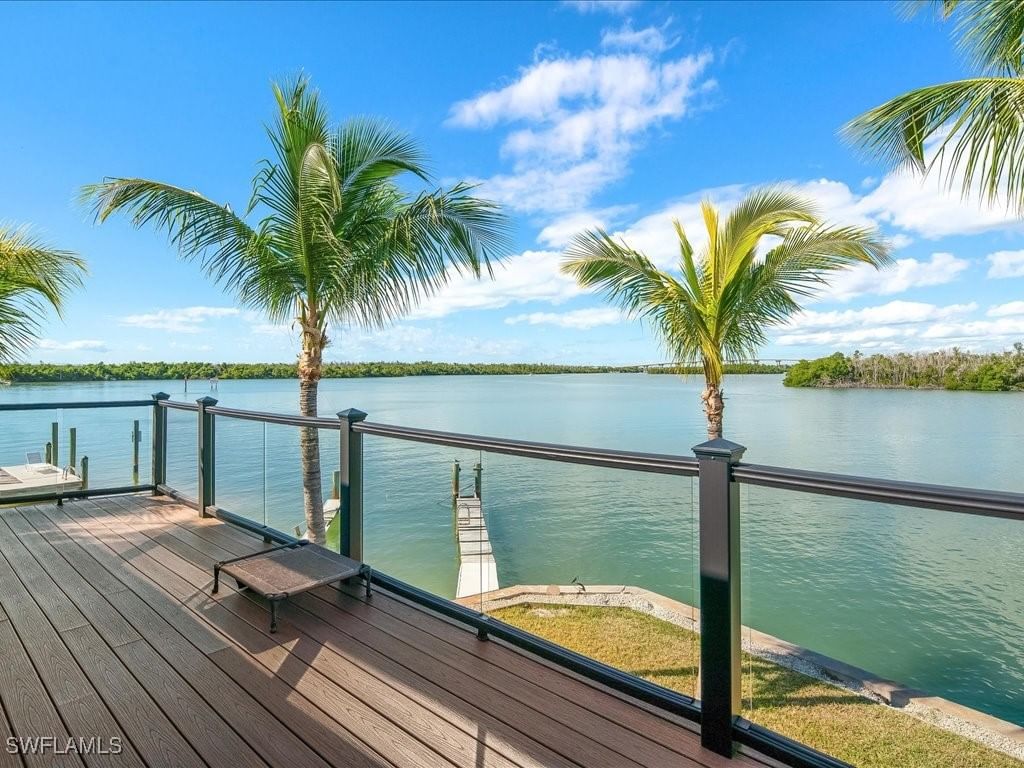 232 Harbor Place N, Goodland, FL 34140