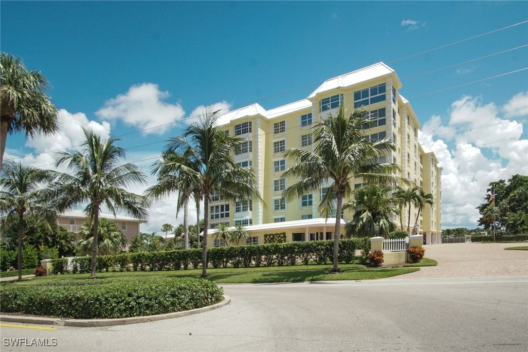1900 Gulf Shore Boulevard N #303, Naples, FL 34102 photo 2