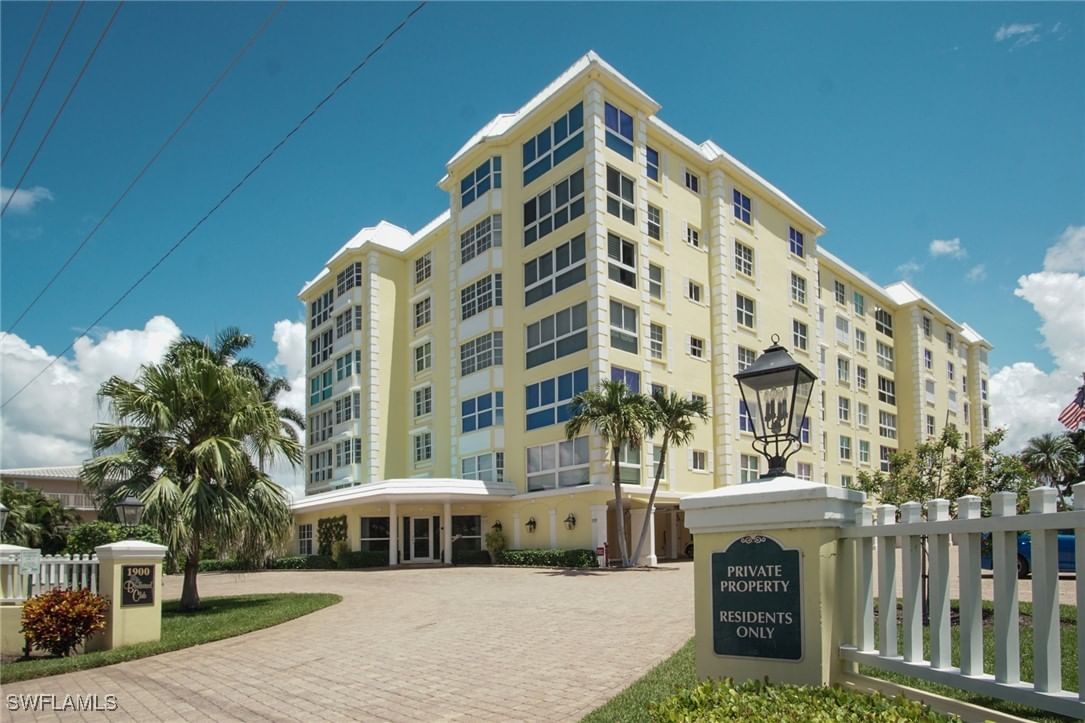 1900 Gulf Shore Boulevard N #303, Naples, FL 34102 photo 3