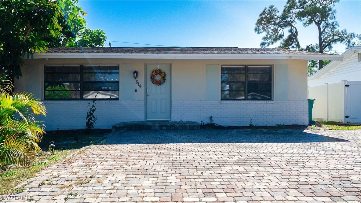 814 109th Avenue N, Naples, FL 34108 photo 2