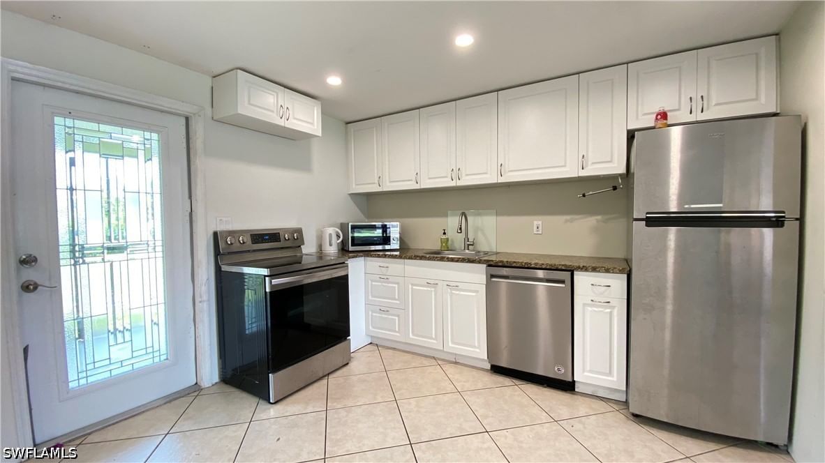 814 109th Avenue N, Naples, FL 34108 photo 5