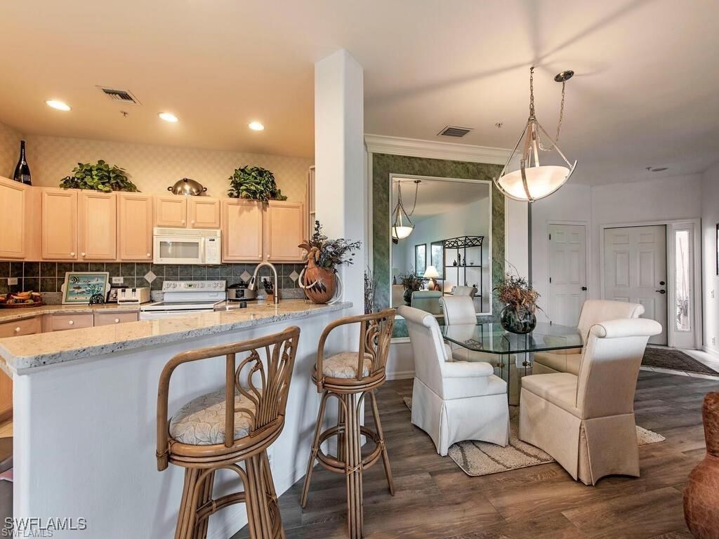 8225 Danbury Boulevard E #1-102, Naples, FL 34120 photo 2