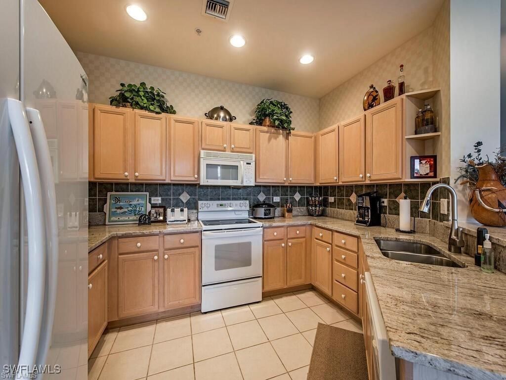 8225 Danbury Boulevard E #1-102, Naples, FL 34120 photo 3